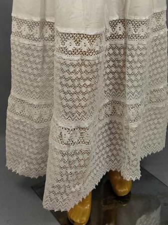 White cotton embrodery skirt